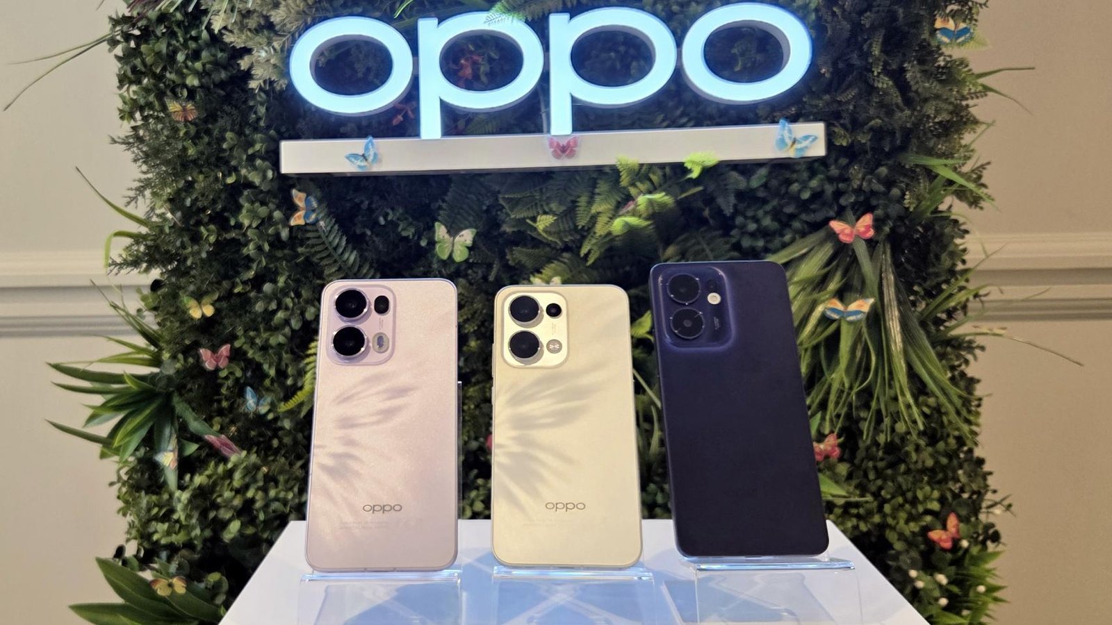 some mobiles with innovative design and cameras enhanced by the AI